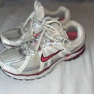 Y2K Nike Women's Running Shoes - Air
Pegasus. Size 6